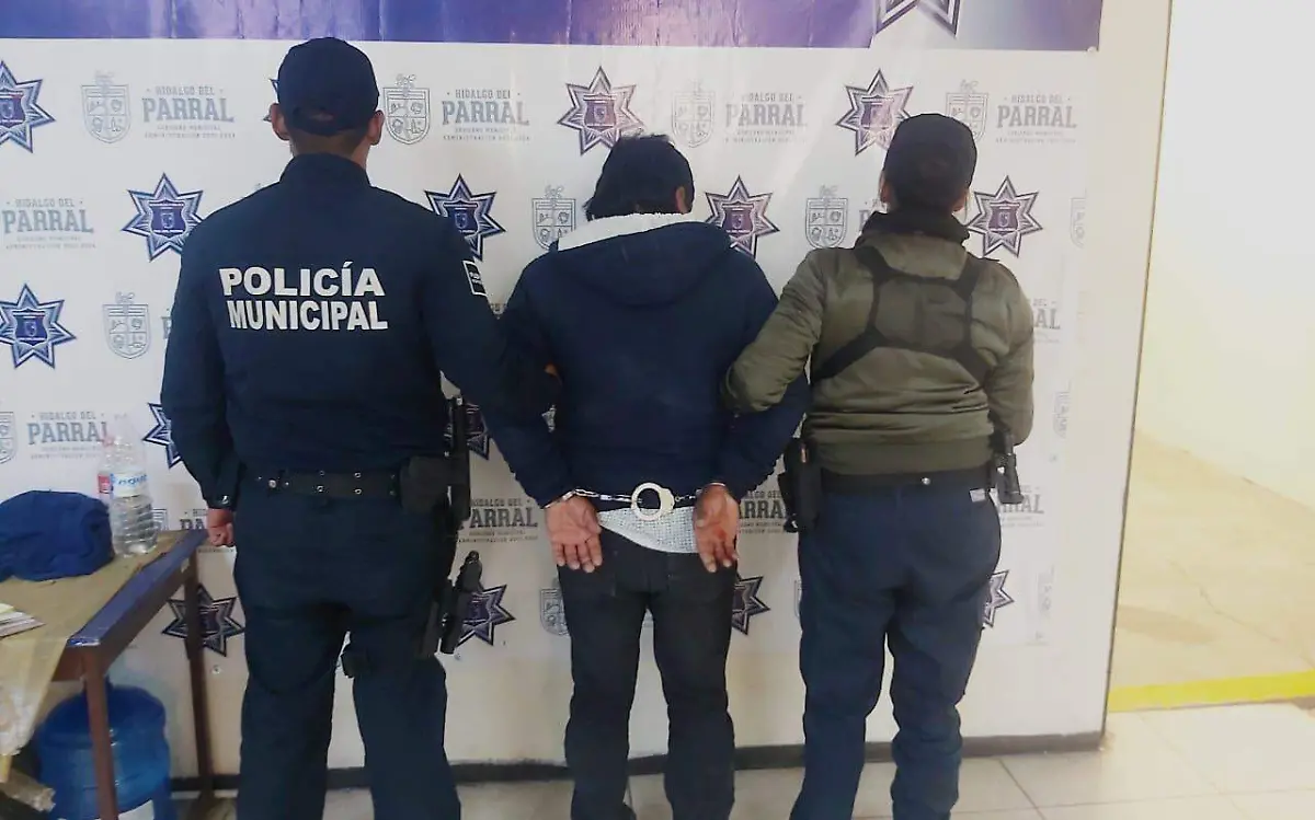 detenido puerta violeta